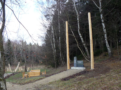 Denkmal am Rande des Rossbacher Pfarrwaldes