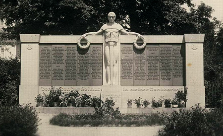 Rossbašský válečný pomník